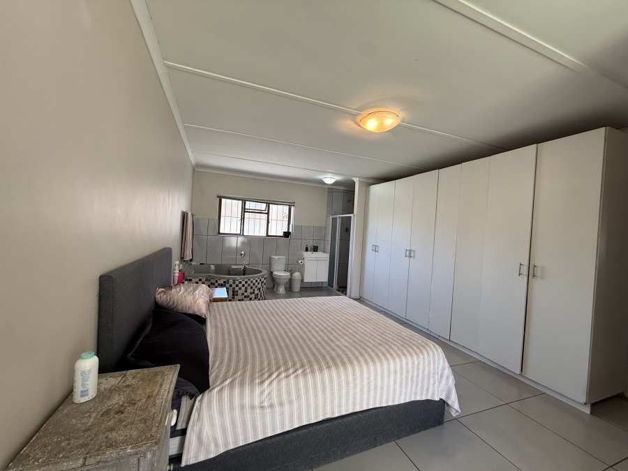 To Let 3 Bedroom Property for Rent in Dobson Western Cape